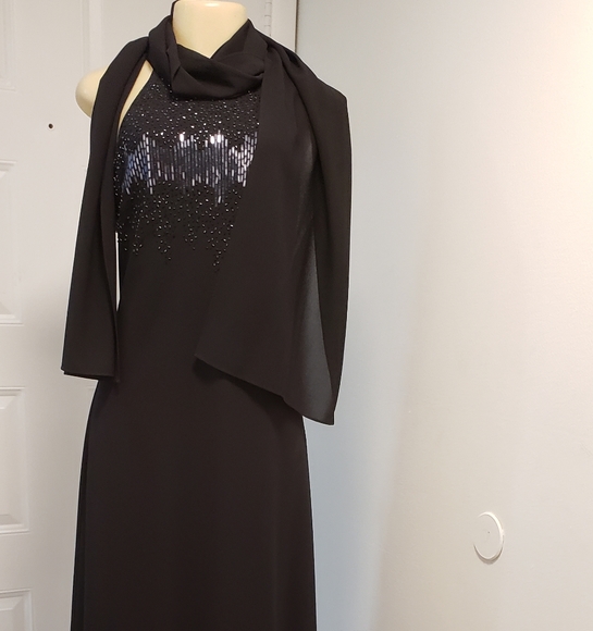 Dress - Picture 5 of 5